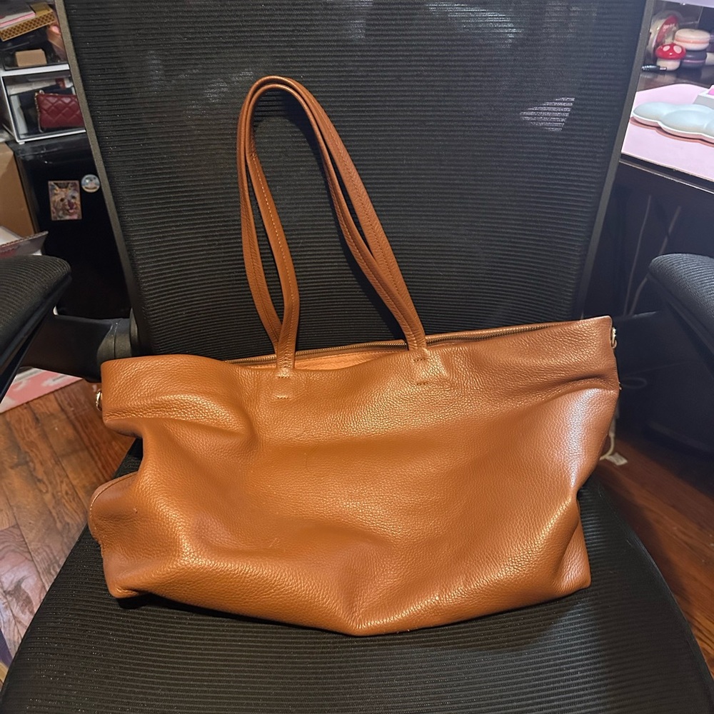 Cuyana Classic Easy Zipper Tote - Picture 4 of 9